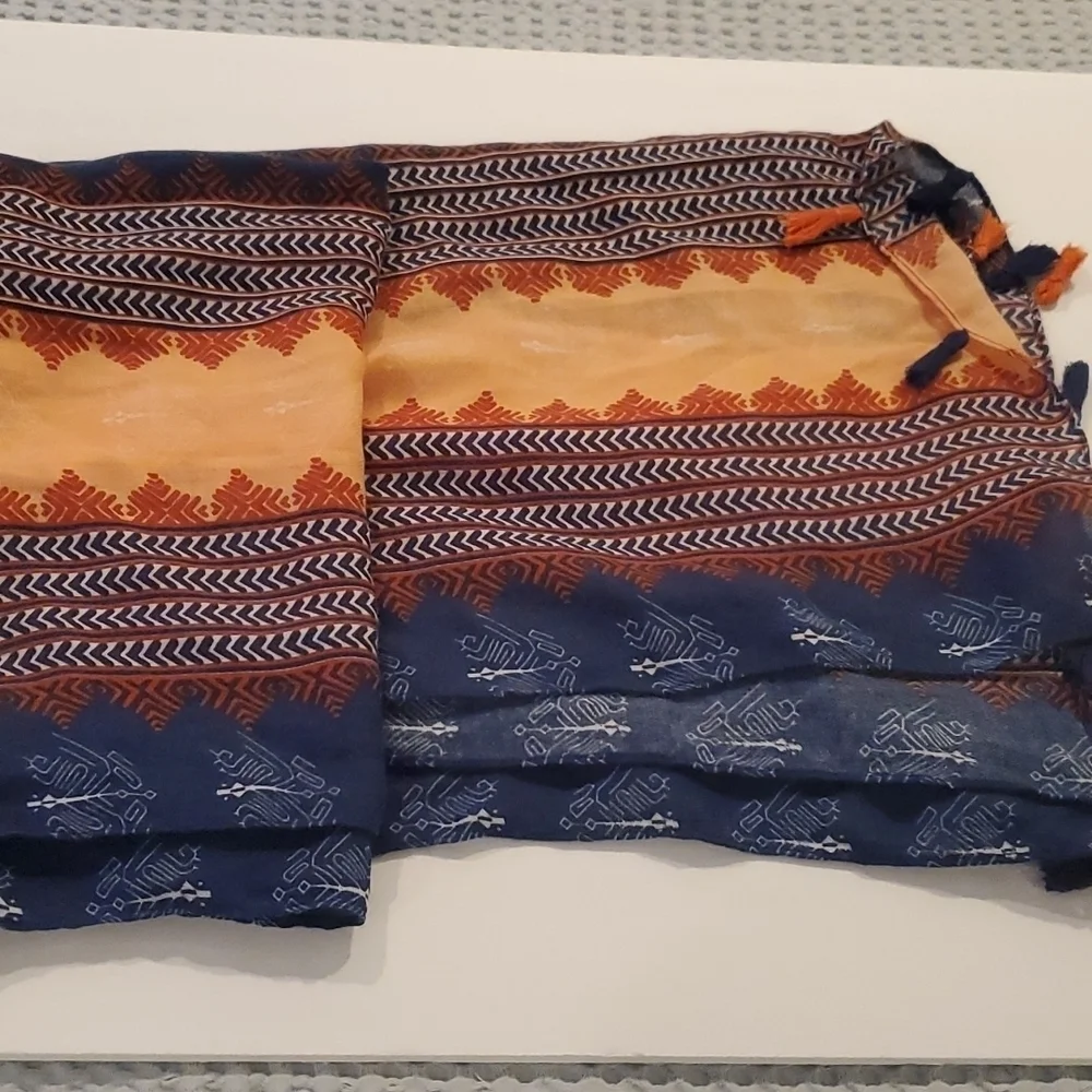 BEAUTIFUL Fringed Oblong Scarf